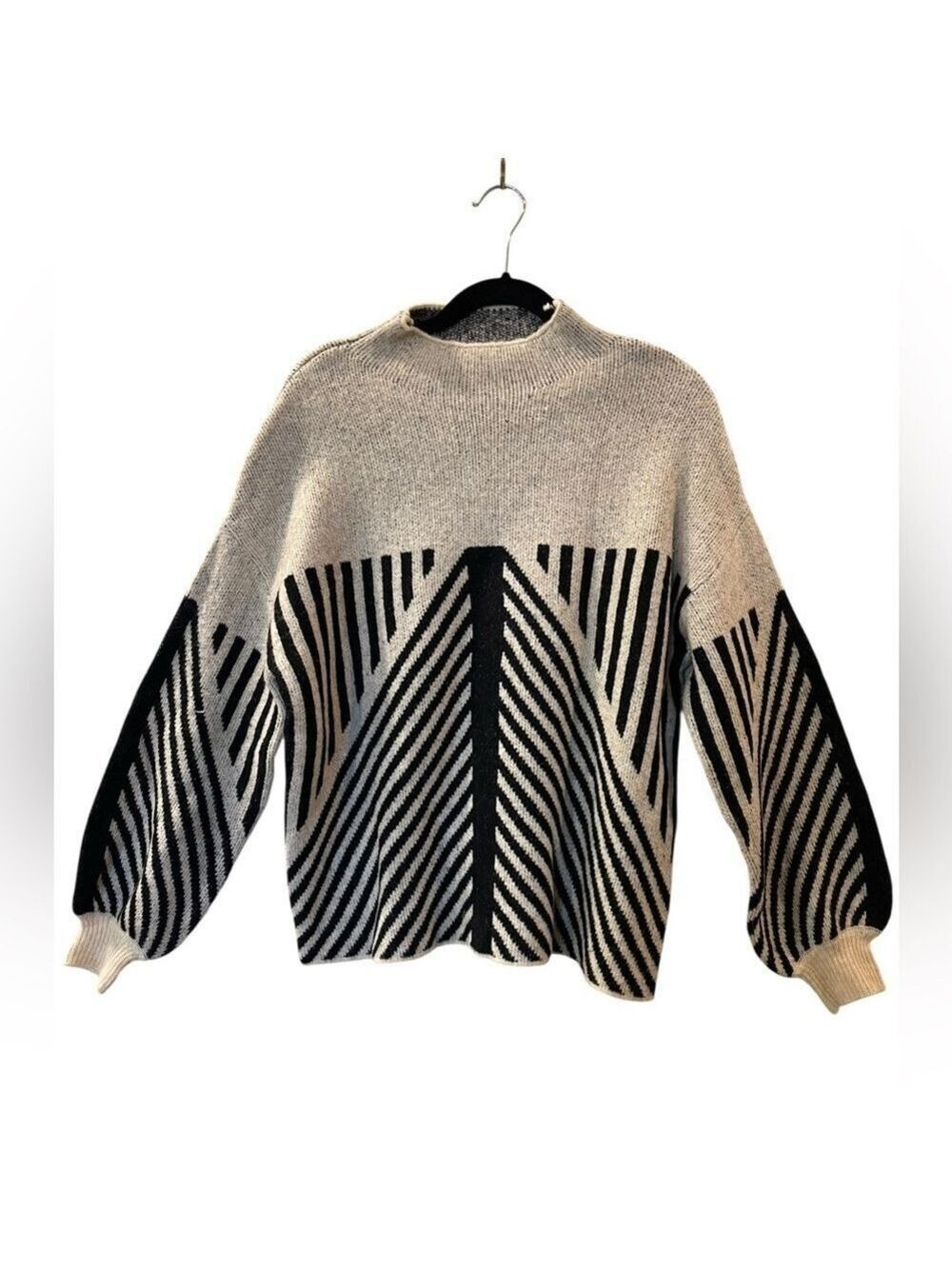 Peppercorn Women’s Long Sleeve Pullover Sweater Black Cream Size: Small